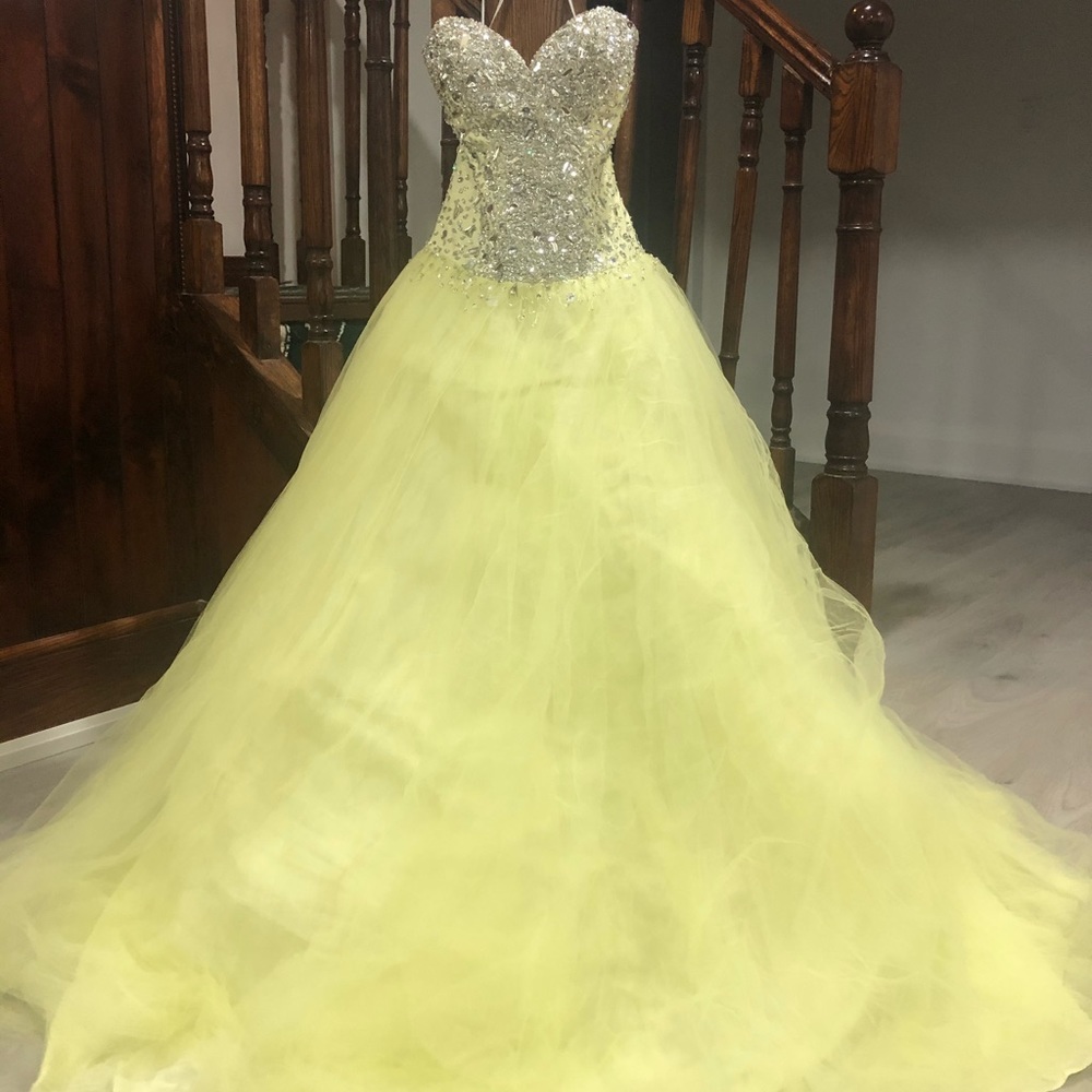 Pale yellow Prom/Formal princess dress